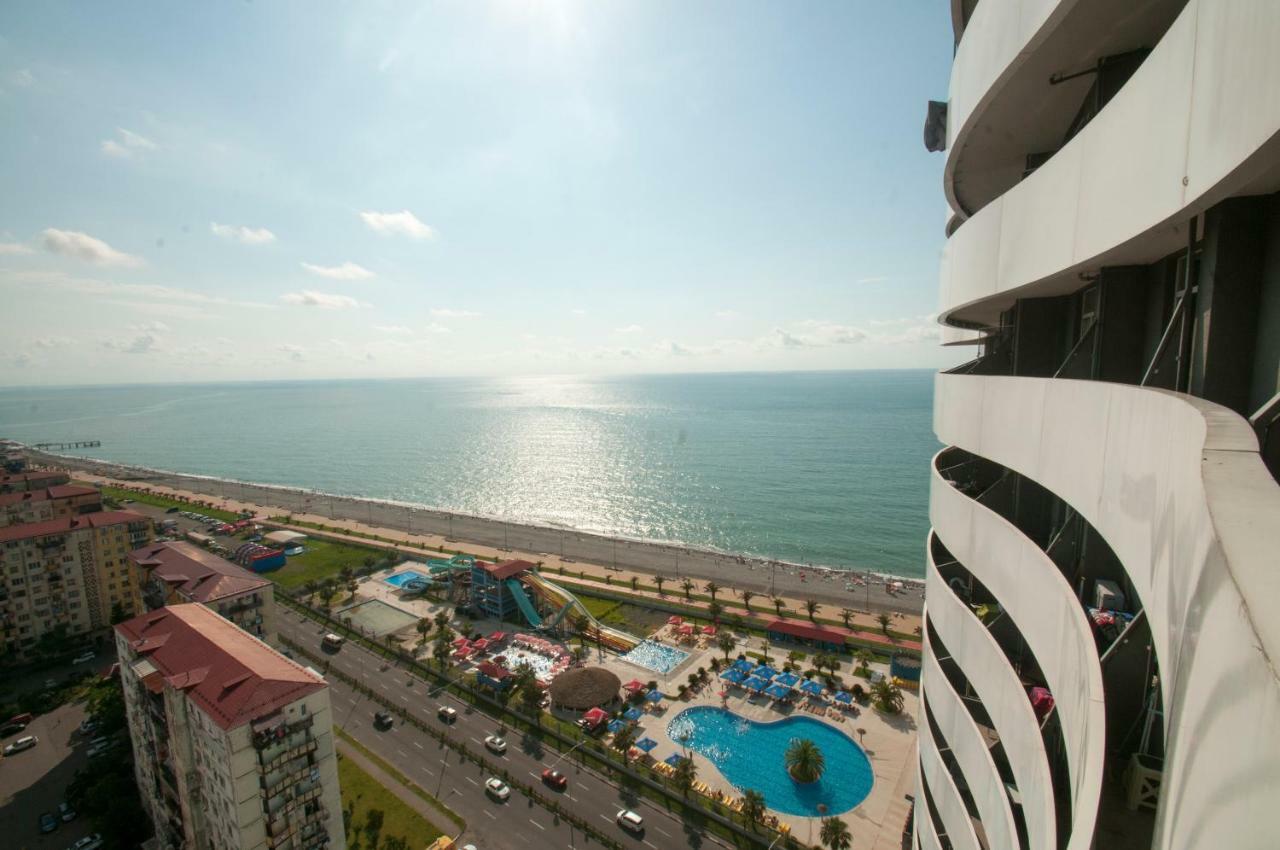 Orbi Apart Hotel In Front Of Aquapark Batoemi Buitenkant foto
